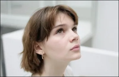 Qui interprète le rôle de Roxana ?