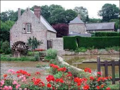 La commune de Veules-les-Roses, en Normandie, est bordée par le plus petit fleuve de France. Quelle est sa longueur ?