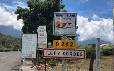 À quoi le hameau Îlet à Cordes, à la Réunion, doit-il son nom ?
