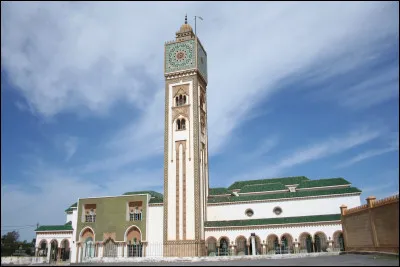 Quelle est cette ville ?Indice : la photo montre la mosqu&eacute;e de la ville, c'est aussi une capitale.