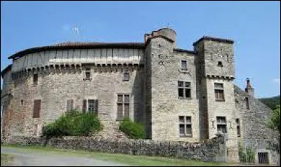 Nous sommes en Occitanie, devant le château de Féneyrols. Village de l'attraction de Montauban, il se situe dans le département ...