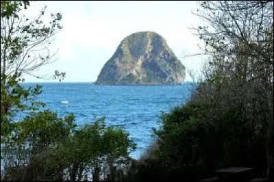 De quoi est né ce dôme de roche basaltique , au Diamant (Maritinque) ?