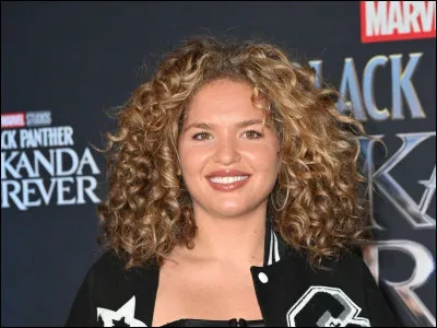 Complète les paroles de la chanson "Plus fort" interprétée par Léa : 
"À tous les coups qu'on a pris
Les coups qu'on se donne
Non depuis plus rien
Plus rien ne m'étonne
Avec le temps j'ai appris".