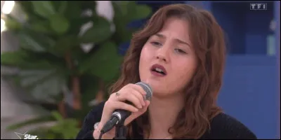 Complète les paroles de la chanson "Laissez-moi danser" interprétée par Paola : 
"Moi, je vis d'amour et de danse
Je vis comme si j'étais en vacances
Je vis comme si j'étais éternelle
Comme si les nouvelles
Étaient sans problèmes
Moi, je vis d'amour et de rire
Je vis comme si
Y avait rien à dire".