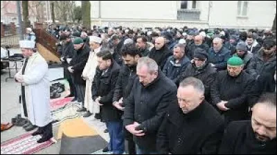 Dans quelle religion le vendredi est le jour le plus important de la semaine ?