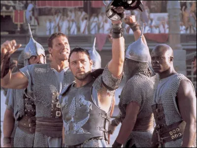 Dans "Gladiator", de Ridley Scott, sorti en 2000, quel acteur est Maximus Decimus ?