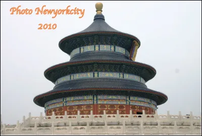 Quelle est cette construction ronde en T de 1406, située à Pékin, c'est le symbole de la croyance chinoise que la Terre est carrée et le Ciel rond ?