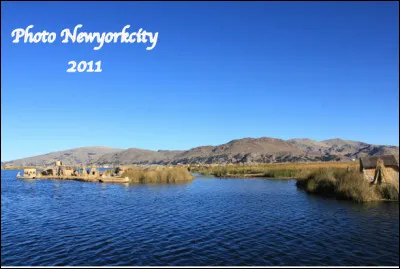Quel est ce lac en T, le plus haut lac navigable du monde (3 818 m) qui sert de frontière entre la Pérou et la Bolivie ?