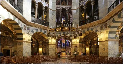 En l'an 800, quelle est la capitale de l'Empire de Charlemagne (ou Charles Ier le Grand) ?