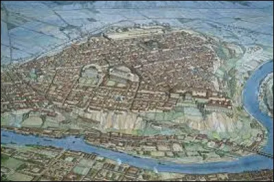 Est-ce que Lugdunum était la capitale des Gaules ?