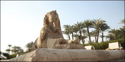 Quelle était la capitale de l'Égypte ancienne, de 3100 à 2040 avant J.-C. ?