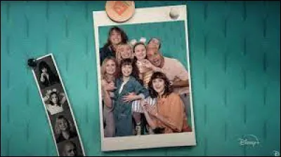 Qui incarne le personnage principal dans la série "Week-end Family" disponible sur Disney+ ?