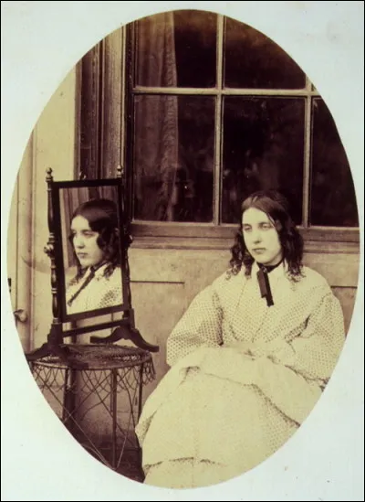 Combien de frères et de surs avait Charles Dodgson et quelle était leur particularité ?