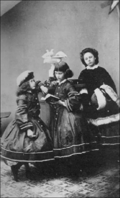 Quel est le seul nom ne figurant pas parmi ses amis ?