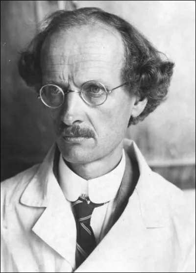 Grâce à quel engin le scientifique suisse Auguste Piccard, source d'inspiration pour le professeur Tournesol, a-t-il atteint la stratosphère ?