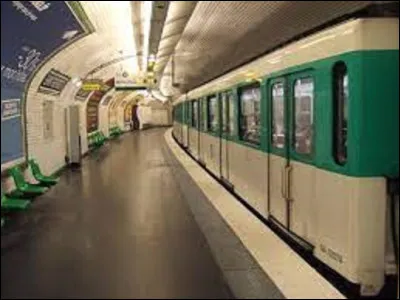 Géographie : 
Station de métro parisienne, "Saint-Georges" fut ouverte le 8 avril 1911. Quelle ligne faut-il prendre pour s'y rendre ?
