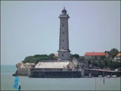 Géographie : 
Saint-Georges-de-Didonne est une commune de 5 246 habitants située en région Nouvelle-Aquitaine. Dans quel département ? (En photo : le port).