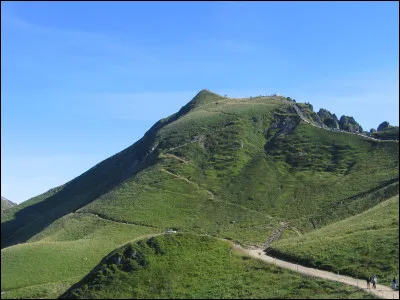 Le plus haut volcan en France métropolitaine culmine à 1 886 mètres.
Dans quel département le puy de Sancy est-il situé ?
