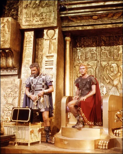 Quel personnage historique apparait aux côtés d'Octave dans "Cléopâtre" ?