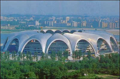Où se trouve ce stade, le Rungrado May Day Stadium, le plus grand du monde avec une capacité de 150 000 places ?
