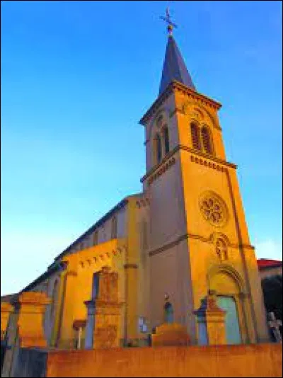 Vous avez sur cette image l'église Saint-Étienne, à Noisseville. Commune de la métropole Messine, elle se situe dans le département ...