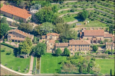 Dans quel d&eacute;partement fran&ccedil;ais se trouve le ch&acirc;teau qu�ont achet&eacute; Brad et Angelina ?