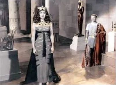 Dans "Les Légions de Cléopâtre", film sorti en 1959, Marc-Antoine se réfugie à Alexandrie après avoir été vaincu par Octave à la bataille d'Actium : quel acteur est Marc-Antoine ?