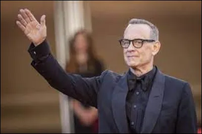 Depuis 2020, quel pays lui a accordé la nationalité ?