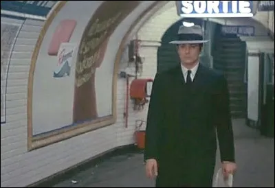 Dans quel film de Melville, Jef Costello fait-il l'objet d'une filature dans le métro ?