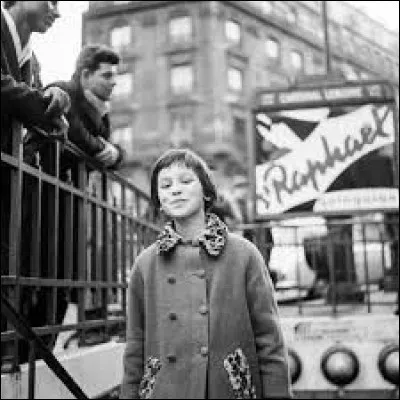 Quelle est petite fille de province, désireuse de voir le métro, mais bloquée pour cause de grève ?