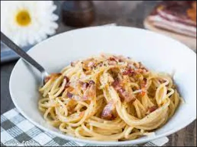Il y a de la crème fraiche dans la recette traditionnelle des pâtes carbonara.