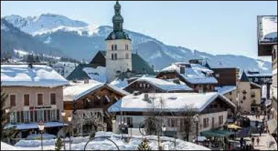 La ville de Megève se situe en Savoie.