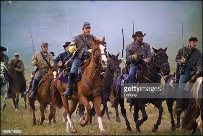 À quelle guerre pouvions-nous voir ce régiment de cavalerie (image ci-dessus) ?