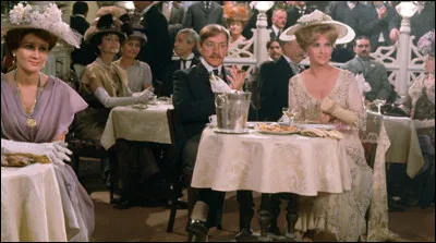 Elle est Marcelle Cotte, aux côtés d'Alec Guinness dans le rôle de Benedict Boniface, dans ce film un film franco-britannique réalisé par Peter Glenville, sorti en 1966 :