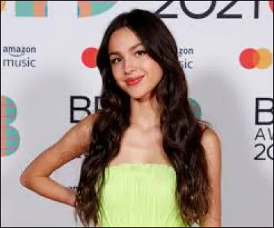 À quelle chanteuse doit-on la balade "Drivers License" en 2021 ?