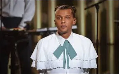 Qui a chanté sa chanson "L'Enfer" sur le plateau du JT de 20h de TF1 en janvier 2022 ?