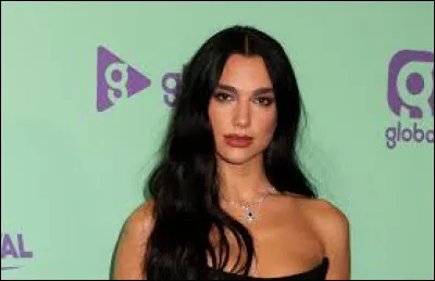 Avec qui Dua Lipa partage-t-elle un duo sur la chanson "Fever" sortie en 2020 ?