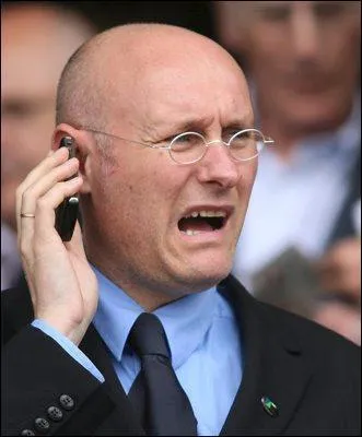 4 victoires au Tournoi des six nations dont 2 avec grand chelem, ensuite il s'est essay en politique avec moins de succs, c'est Bernard ...