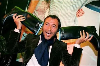 C'est purement alimentaire. Je ne fais a que pour l'argent j'assois mon gros cul sur les banquettes et je touche un paquet. , c'est Bernard ...