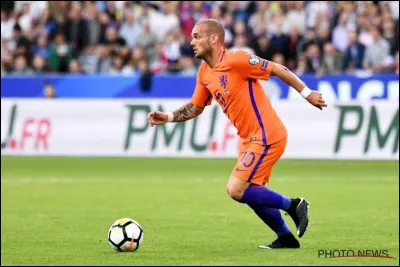 Wesley Sneijder joue 3 Coupes du Monde, en 2006, 2010 et 2014. Quel est le meilleur classement de son &eacute;quipe &agrave; un de ces mondiaux ?