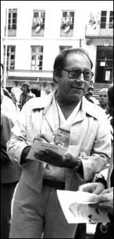 Le fils de cet ancien cycliste reconverti dans le journalisme sportif prsente une mission automobile sur M6, c'est Robert ...