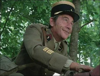 Il a un problme de fil dans le films 'Mais o est donc passe la septime compagnie ? ', c'est Robert ...