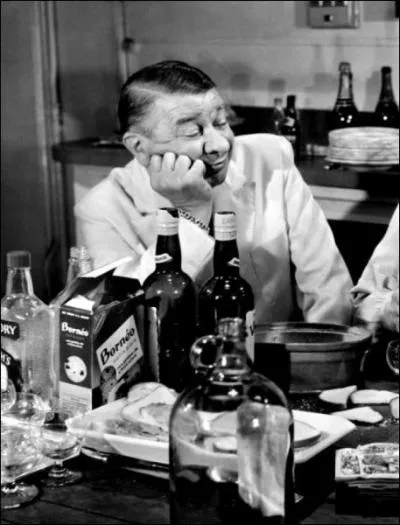 Majordome qui rpte sans cesse 'Yes sir ! ' dans le film 'Les Tontons Flingueurs', c'est Robert ...