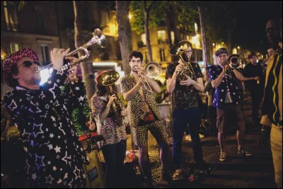 Qui chantait "La Chapelle de Harlem" ?