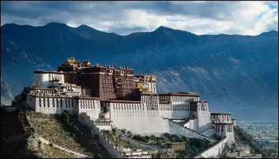 Quel nom porte le palais du dalaï-lama à Lhassa ?