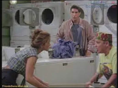 Épisode 5 : Celui qui lave plus blanc
De quelle couleur ressortent les vêtements que Rachel a lavés à la laverie ?