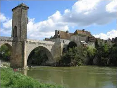 Ville du Béarn, entre Pau et Bayonne, Orthez se situe ...