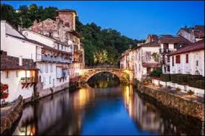 Commune du pays Basque classée depuis 2016 parmi les Plus Beaux Villages de France, à la confluence de la Nive et du Laurhibar, Saint-Jean-Pied-de-Port se situe dans le département ...