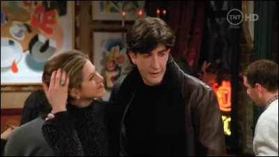 Épisode 10 : Celui qui se dédouble.
Quel est le métier de Russ, le rencard sosie de Rachel ?