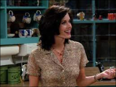 Épisode 1 : Celui qui a une nouvelle fiancée.
De quelle actrice Monica demande-t-elle à Phoebe de lui faire la même coupe de cheveux ?